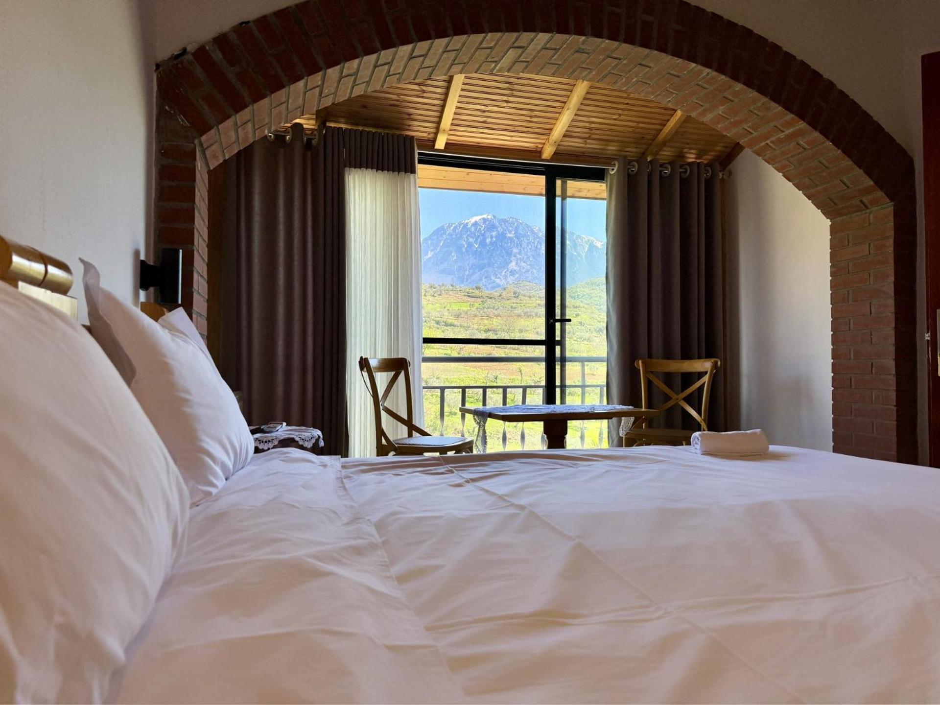 Hotel Alpeta Agrotourism&Winery - Roshnik , Berat Extérieur photo